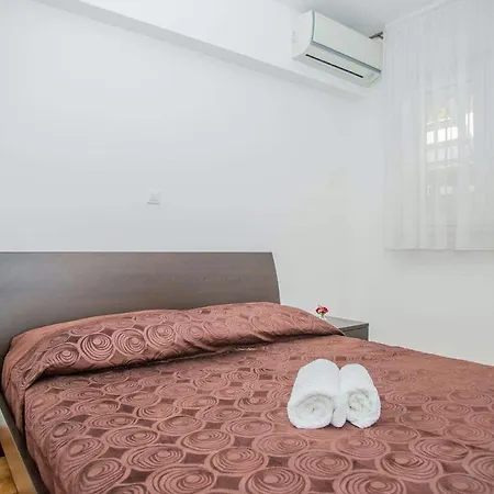 Antonio On The Split