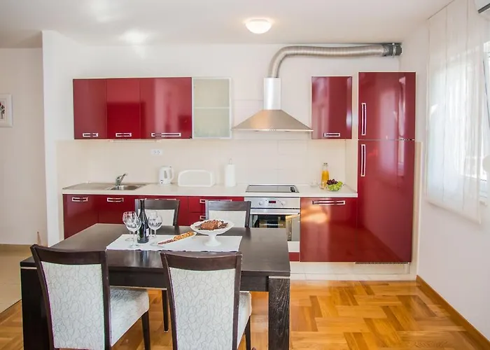 Olea Apartment, Near Znjan Beach شقة *