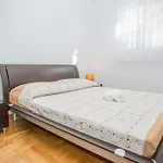 Appartamento Olea, Two-Bedroom Duplex Suite Near Znjan Beach Spalato